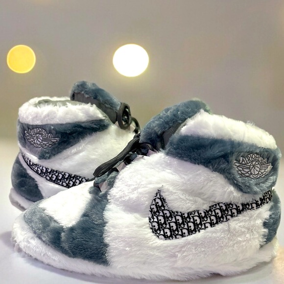 AIR JORDAN DIOR FASHION Mens or Women’s Soft Slippers with Anti-slip Sole - Picture 3 of 4